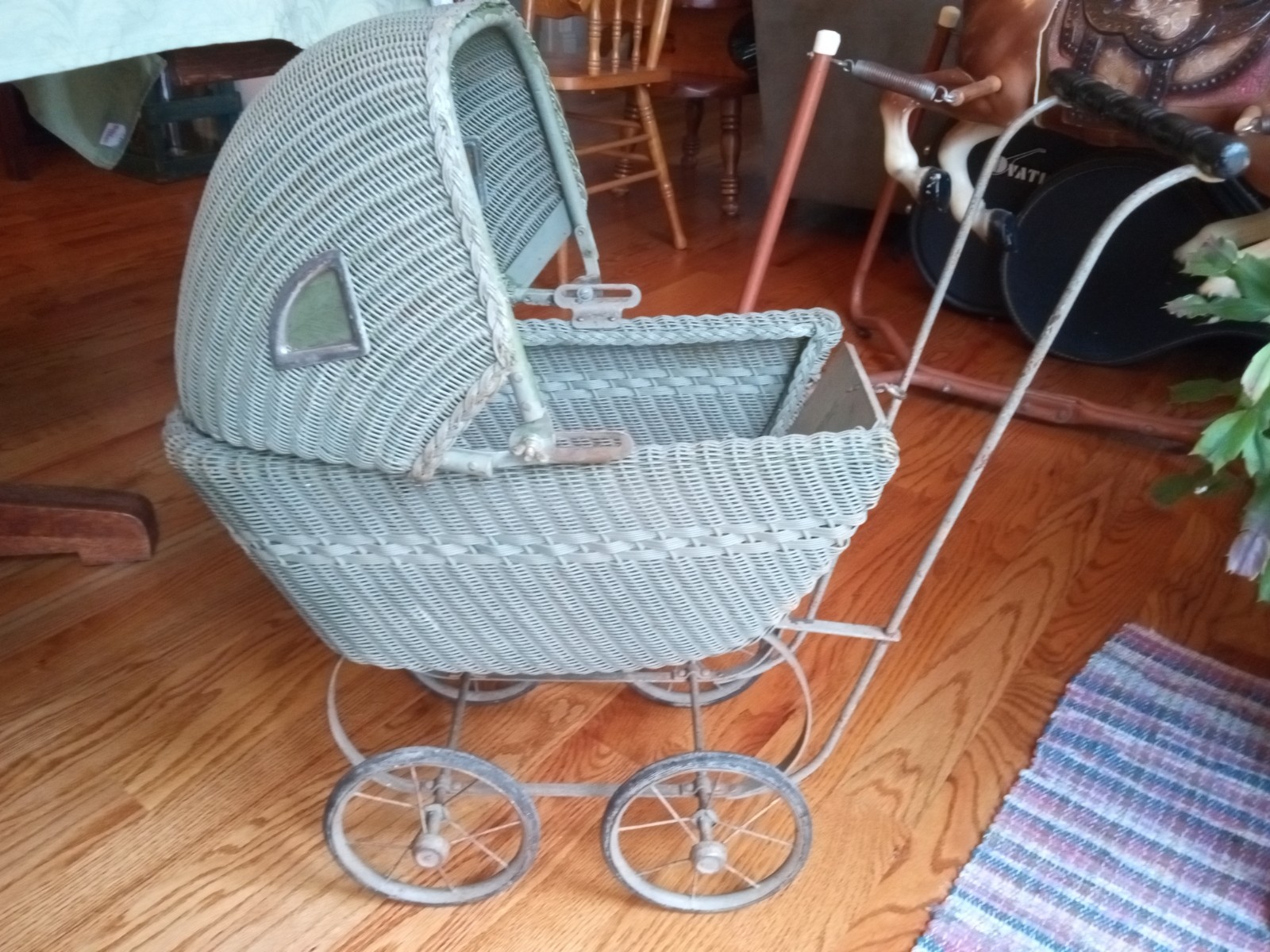 1900’s Antique Victorian Green Wicker Pram Baby Doll Buggy/Carriage Stroller 26\