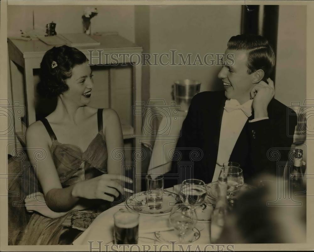 1936 Press Photo Miss Priscilla Roberts and Svepen Rhoades Talk Over Meal