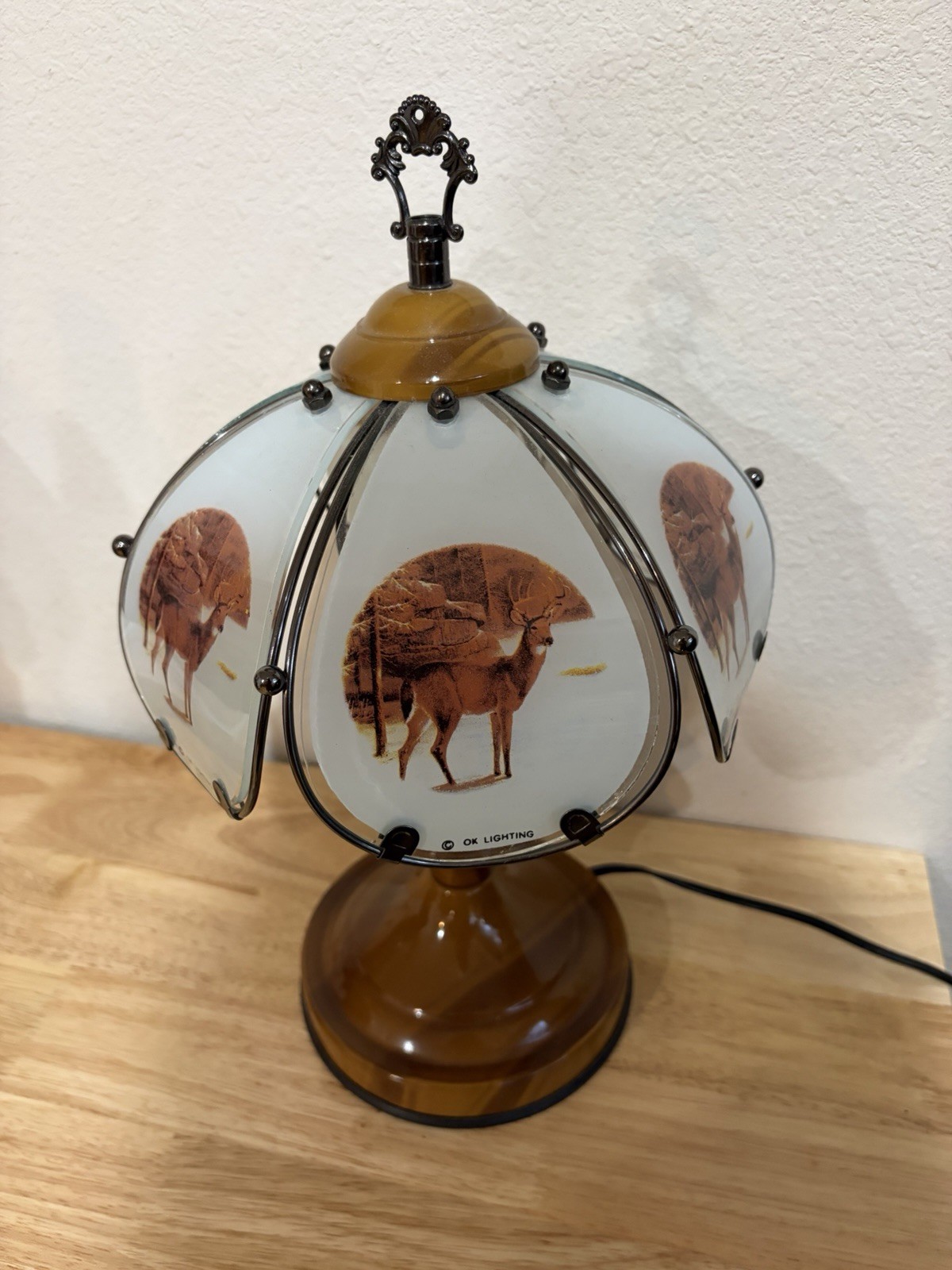 Ok Lighting Deer Themed 14” Glass Shade with Faux Wood Base Touch Lamp Works