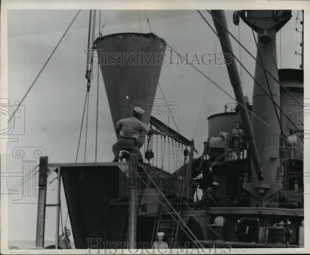 1958 Press Photo re-entry nose-cone of the Jupiter IRBM recovered, on board ship