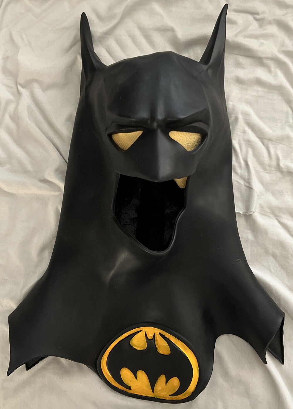 Vintage 1992 DC Comics Batman Returns Rubber Mask/Cowl Keaton Halloween