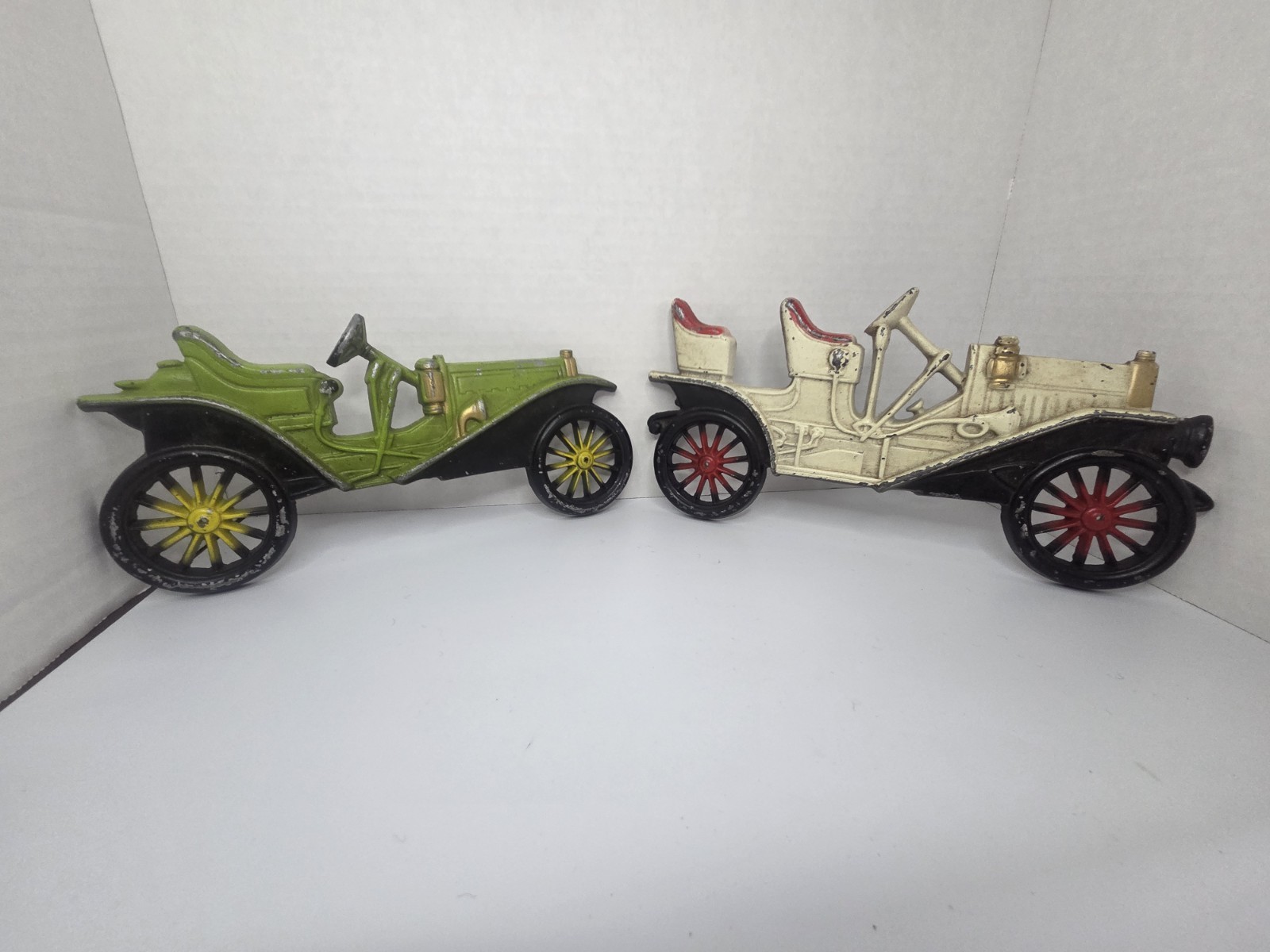 Vintage Pair of MIDWEST USA Cast Metal Antique Car Auto Wall Plaque Decorations