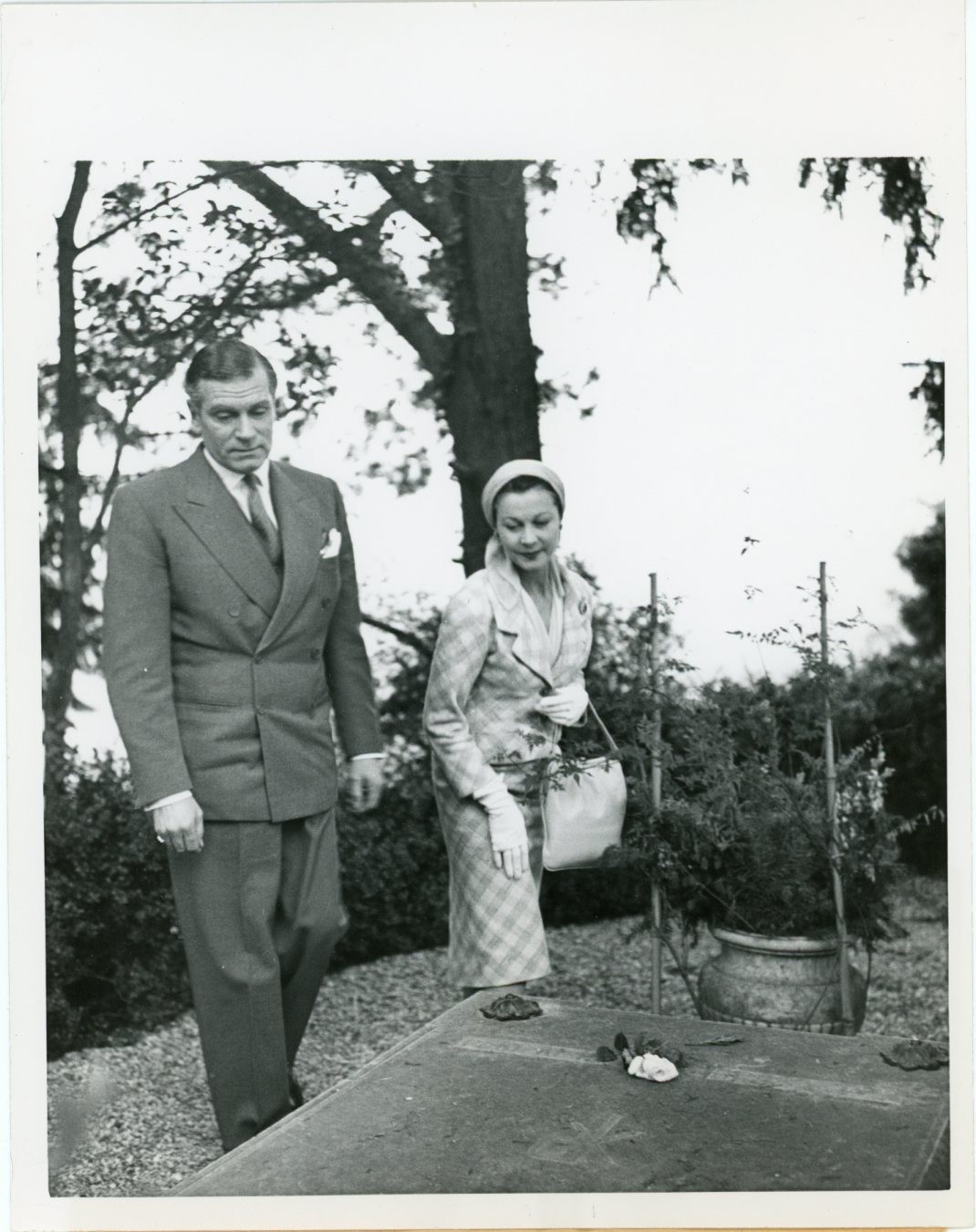 Laurence Olivier and Vivien Leigh - Vintage Original 1957 Photograph