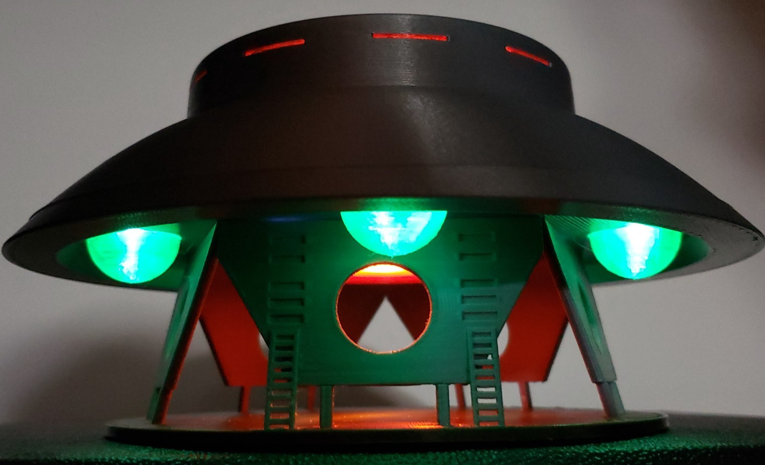 The Invaders UFO/Flying Saucer - Large - Landed w/ Stand & Lights