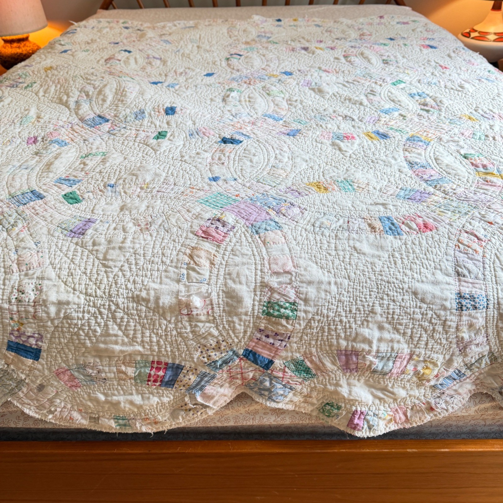 Vintage Handmade Double Wedding Ring Quilt Scrappy Patchwork Scalloped 63x74