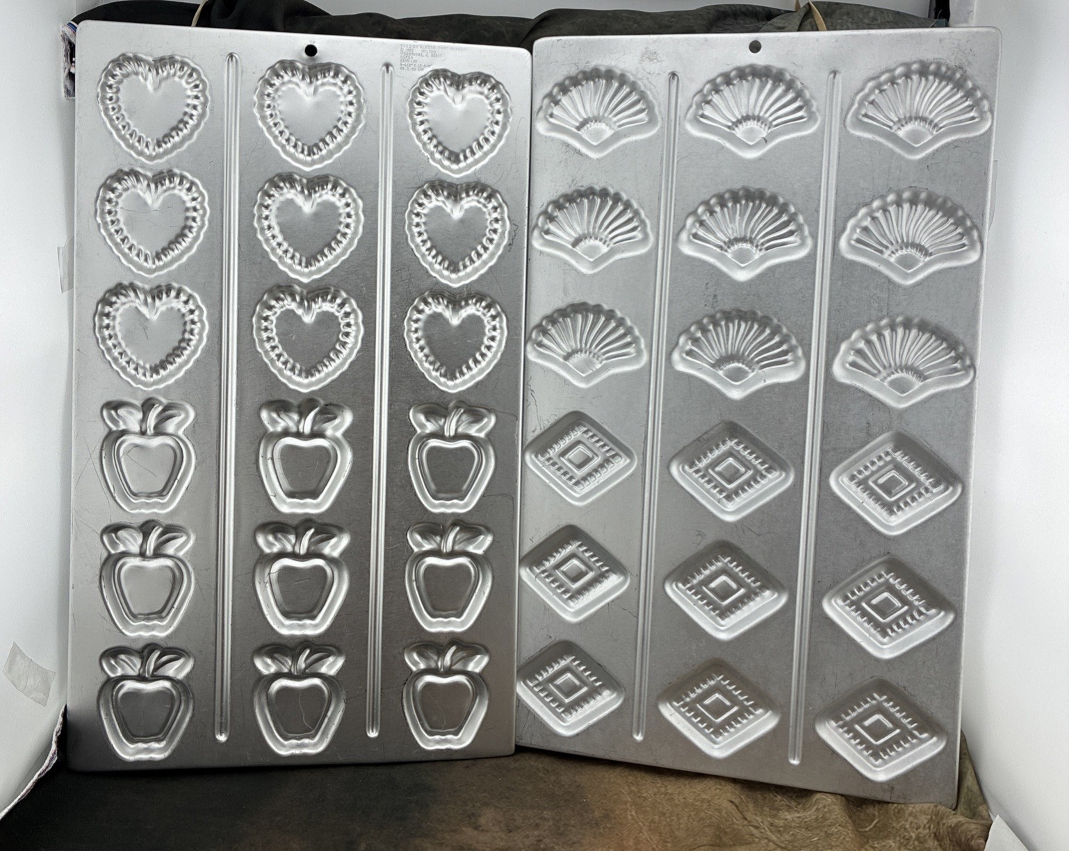 2 Vtg Wilton 1985 Swedish Classic Cookie Choco Molds 36 Apple Heart Fan Diamond