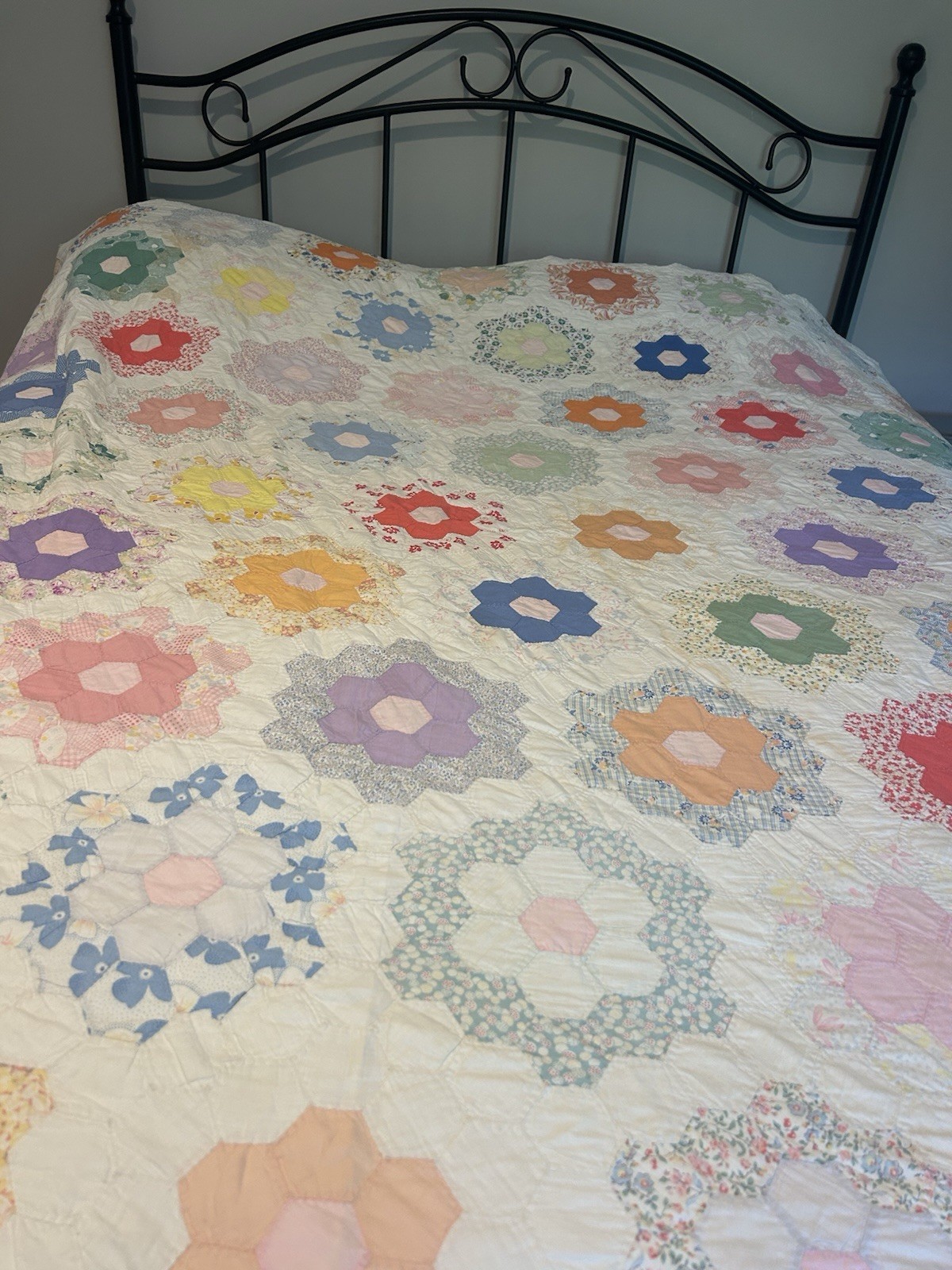 Vintage Grandmother\'s Flower Garden Quilt Hand Stitched 74” X75”