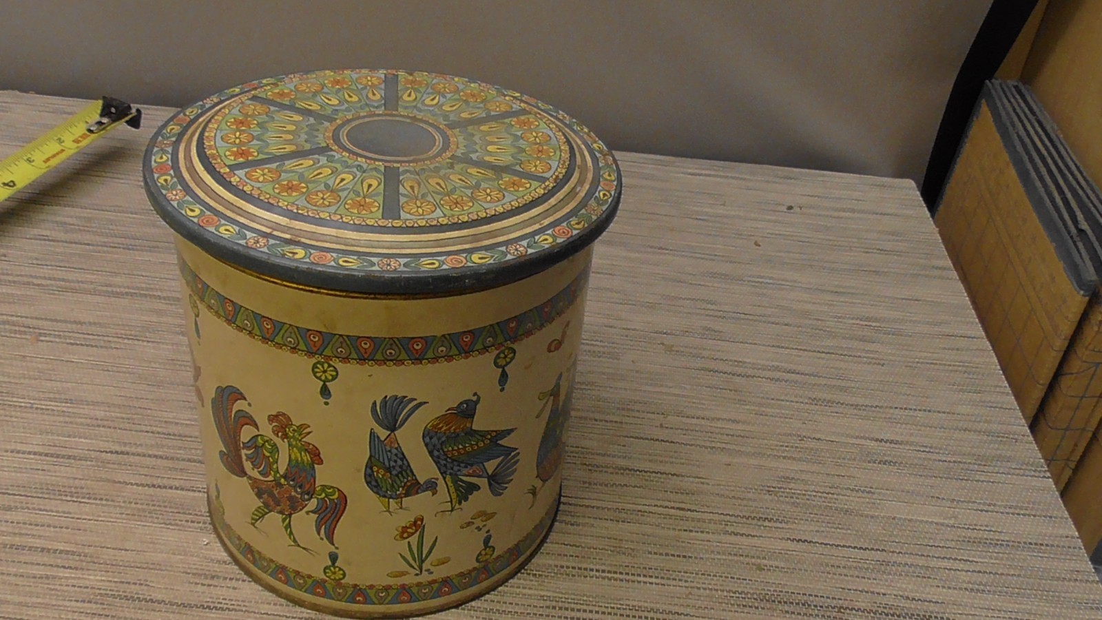 Vintage Colorful Roosters Metal Tin  Box Container Round Chickens fox folkart