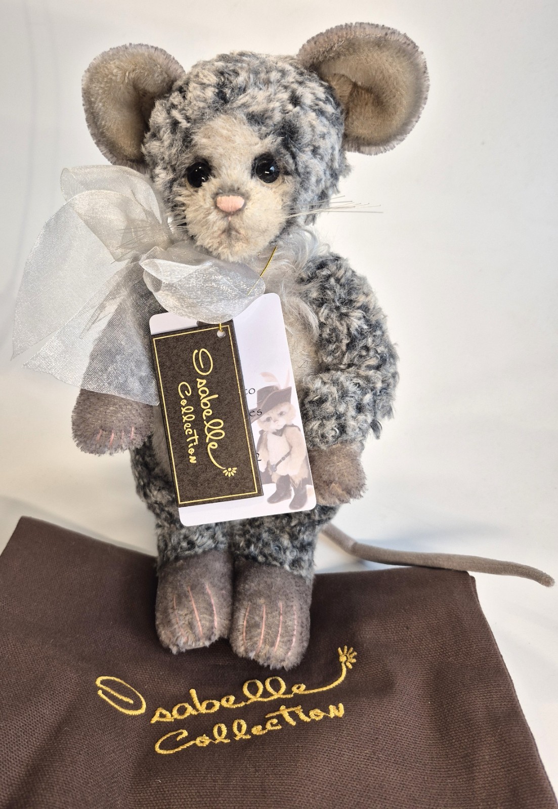 Charlie Bears, Neat Mouse, Isbelle Collection, 26cm, Limited 500pcs (2017) Charlie Bears, Neat Mouse, Isbelle Collection, 26cm, Limited 500pcs (2017)