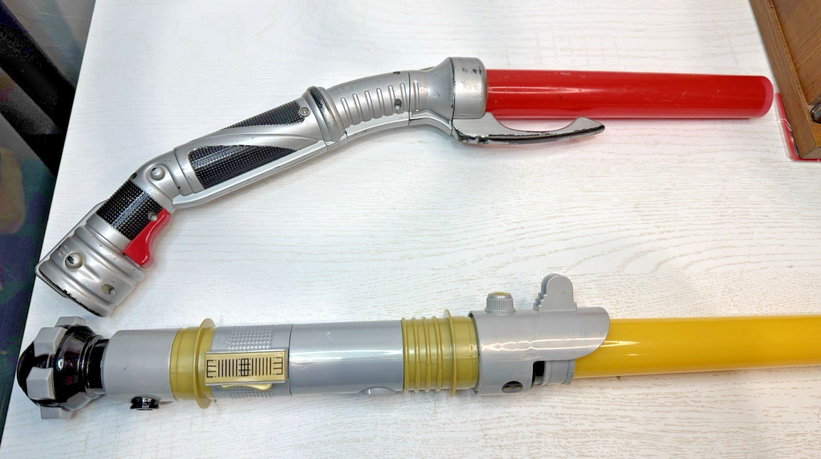 2PC STAR WARS 2001 COUNT DOOKU BUILD YOUR OWN LIGHTSABERS TESTED DISNEY (D1)