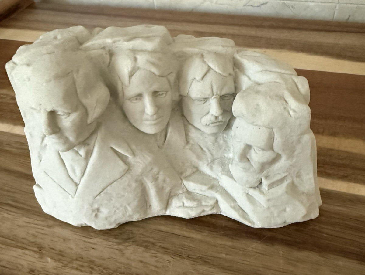 Mount Rushmore National Memorial Souvenir Statue Sculpture Made In The USA
