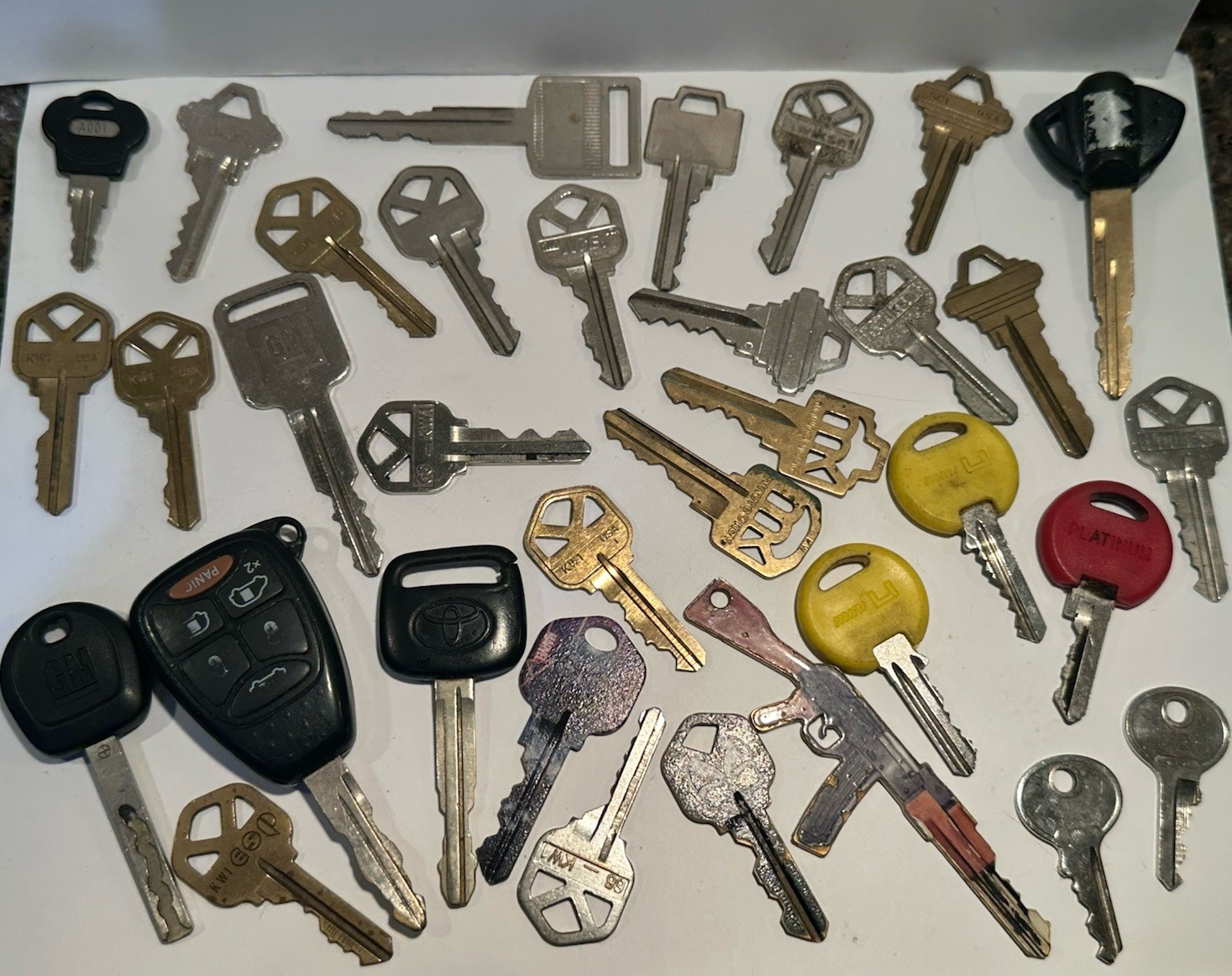 Lot of 34 Keys Mixed House Auto GM Toyota Key Fob Crafting Scrap Metal