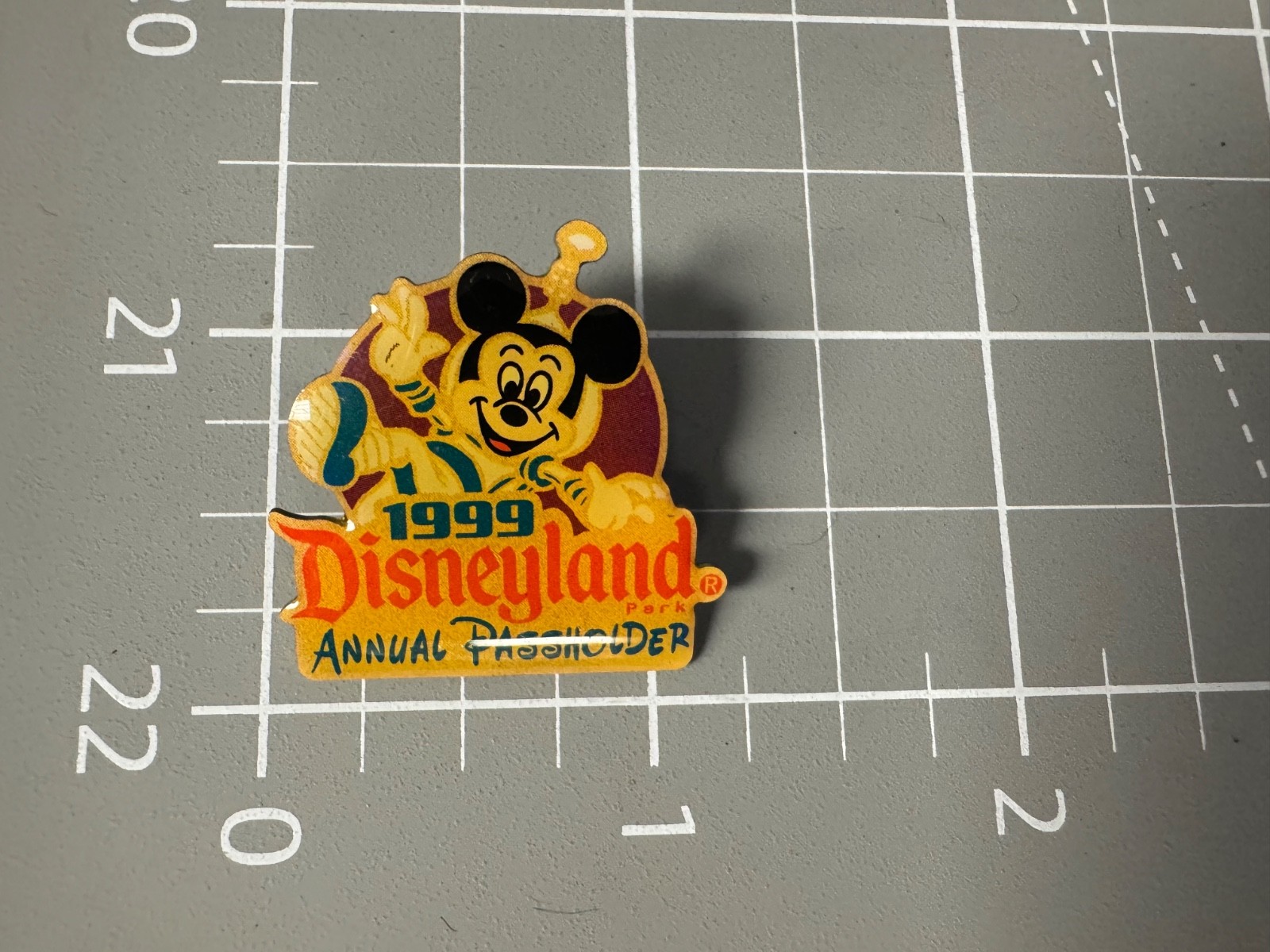 1999 Disneyland Annual Passholder Pin