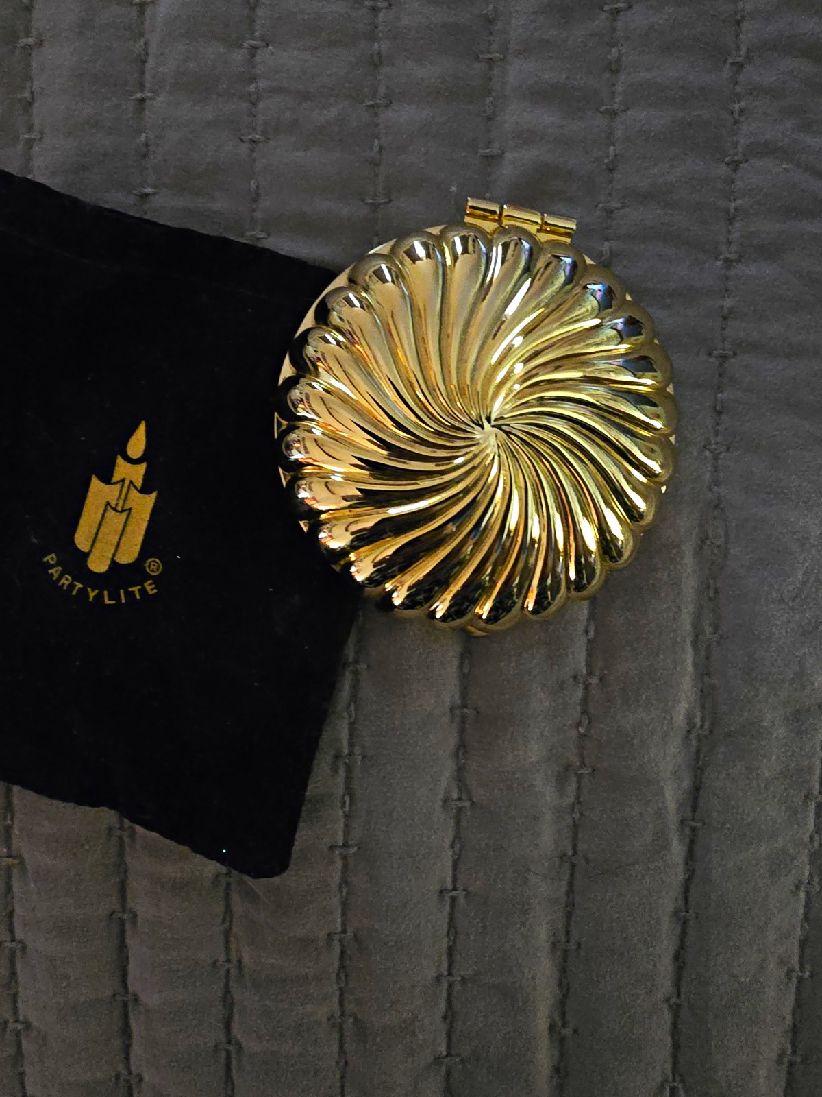 Vintage PartyLite Gold Clamshell Travel Tealight Candle Holder Compact w/ Pouch