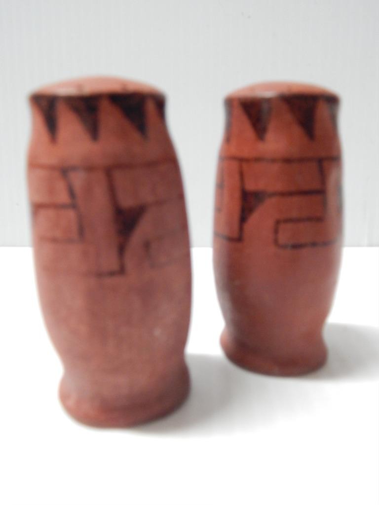 ANTIQUE VINTAGE MARICOPA INDIAN POTTERY SALT + PEPPER SHAKERS SET - 3 1/4+/-