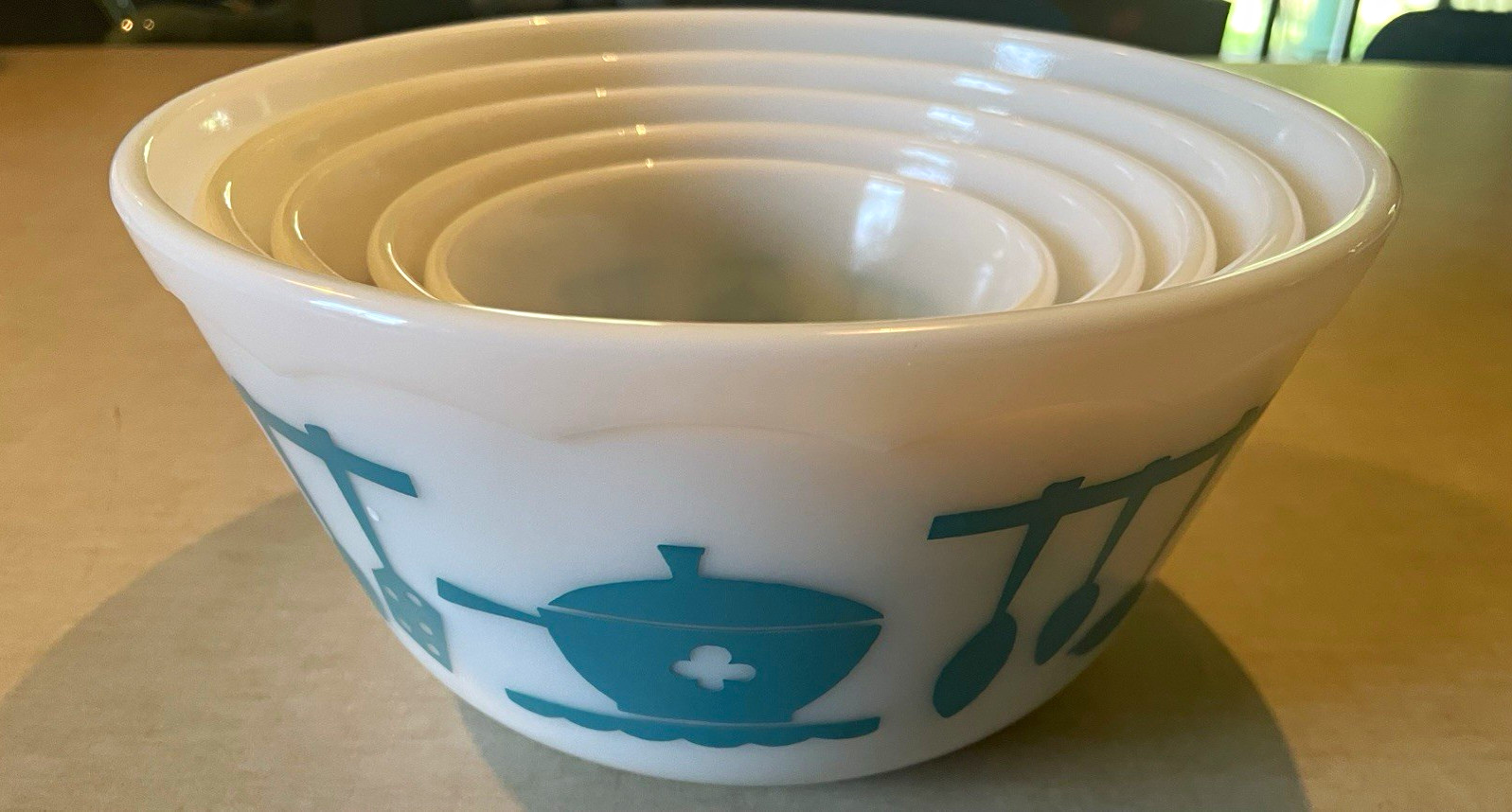 Vintage Hazel Atlas 5-Piece Bowl Set - Kitchen Utensils/Aids - Beautiful