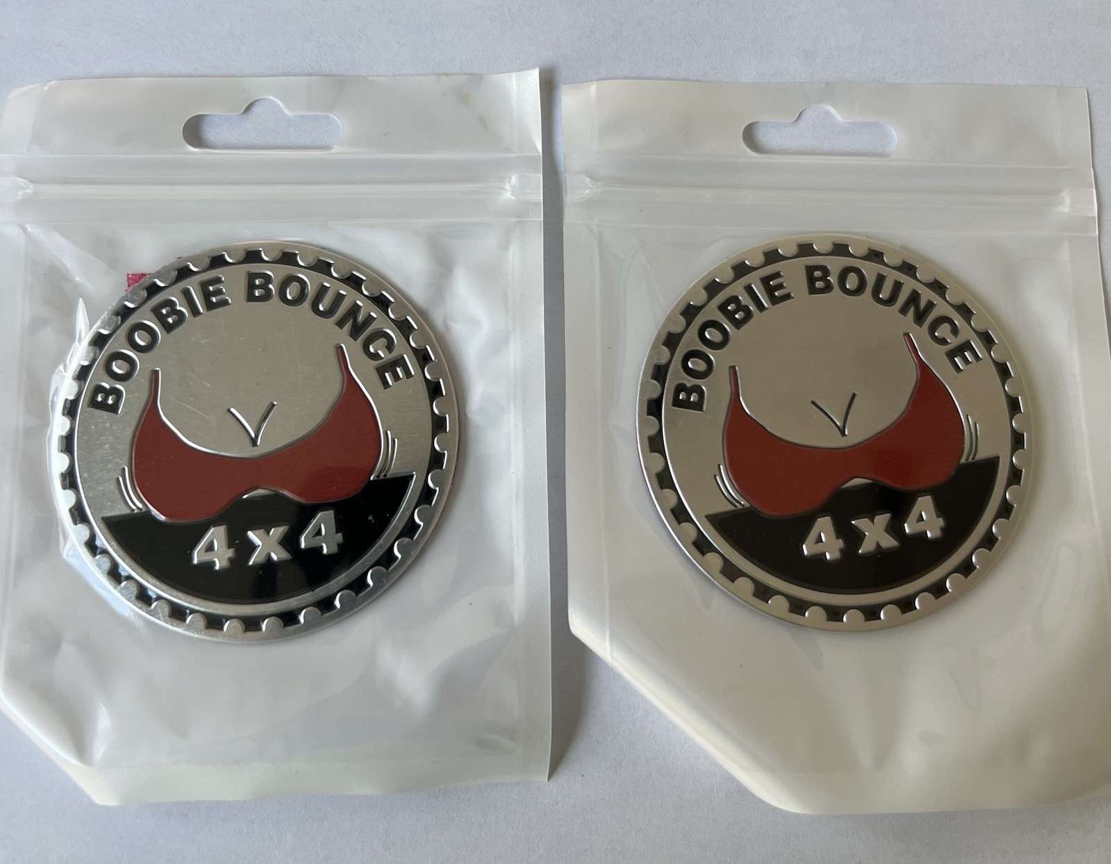 2Pcs 4x4 4WD Boobie Bounce Emblem Decal for Jeep Ford Dodge Chevy Toyota Fender