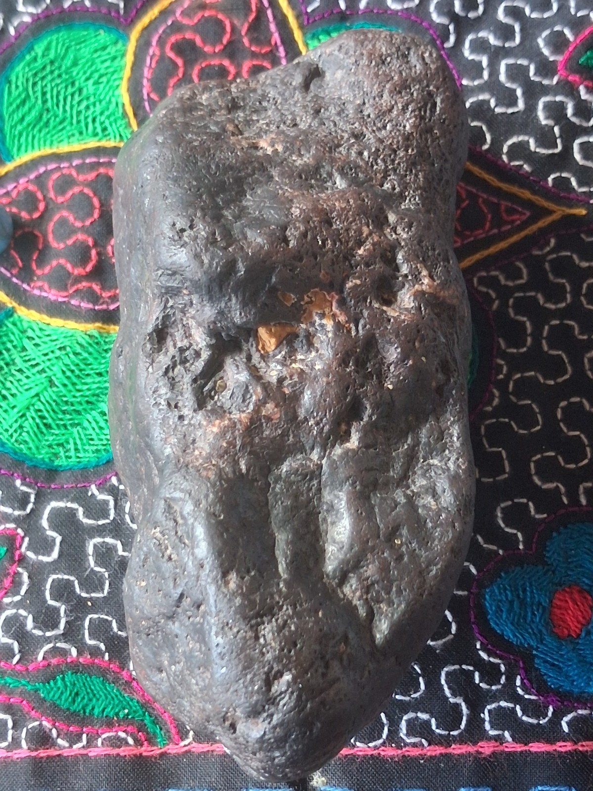 RARE MONSTER  2,374g Iron Meteorite from Peru Distinctive Specimen HEAVY