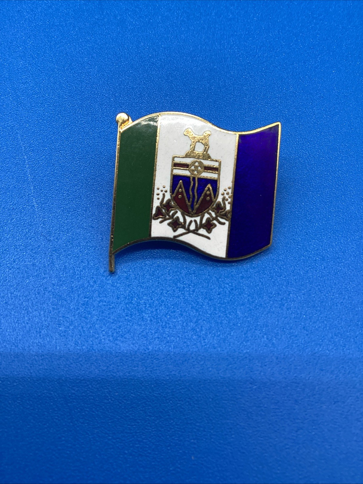 Vintage Yukon Territory Canada Flag Enamel Lapel Pin Gold Tone Souvenir