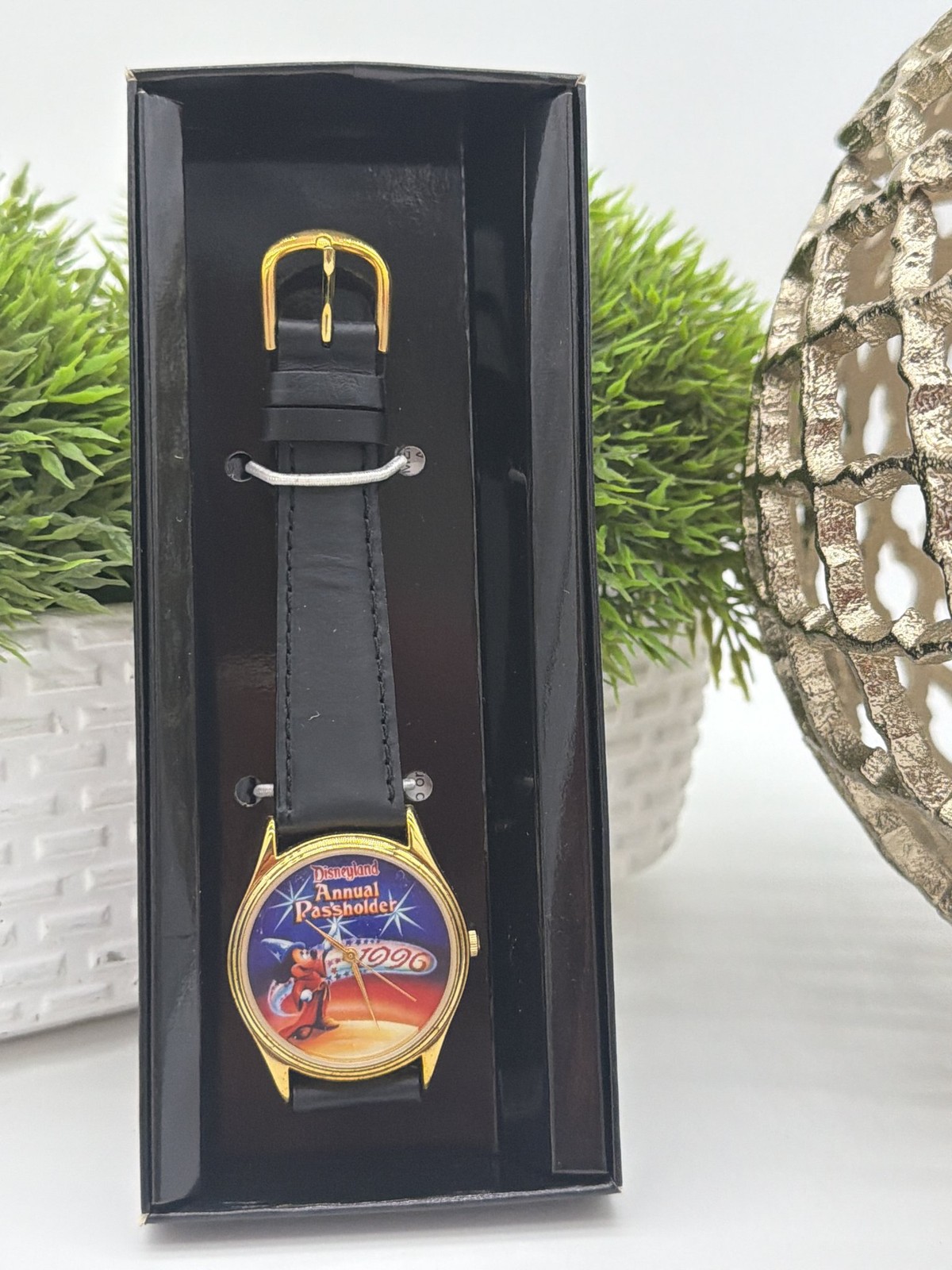 Disneyland Annual Passholder 1996 Watch Sorcerer Mickey Fantasia Boxed