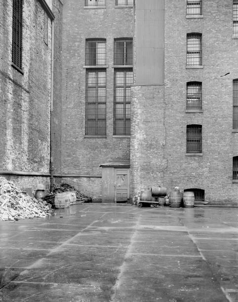 Courtyard At The Cook County Jail In Chicago 1909 This View Shows - Old Photo