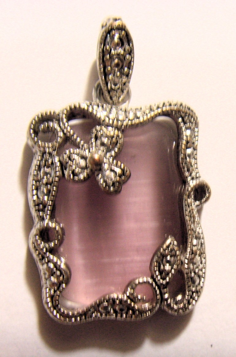 1970s vintage 37 carats mauve cat's eye cabochon silver tone pendant 55227