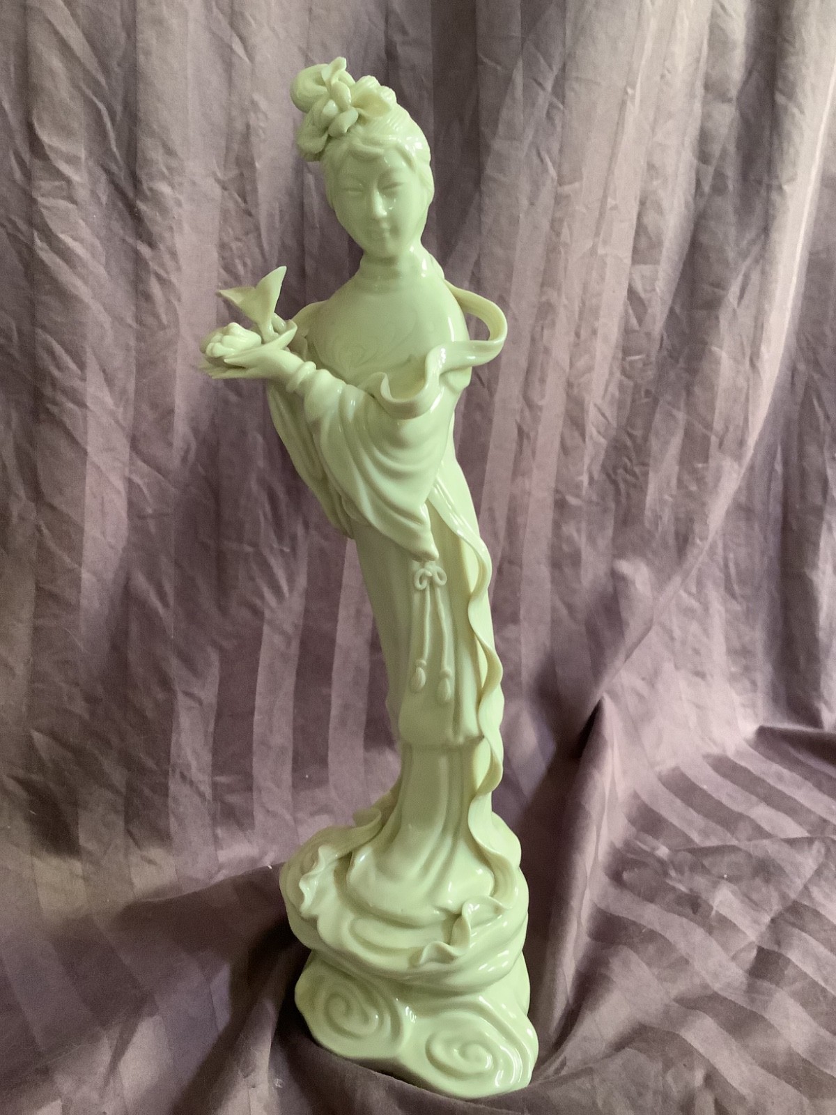 VINTAGE BLANC DE CHINE  CHINESE GUANYIN GODDESS OF MERCY PORCELAIN FIGURE