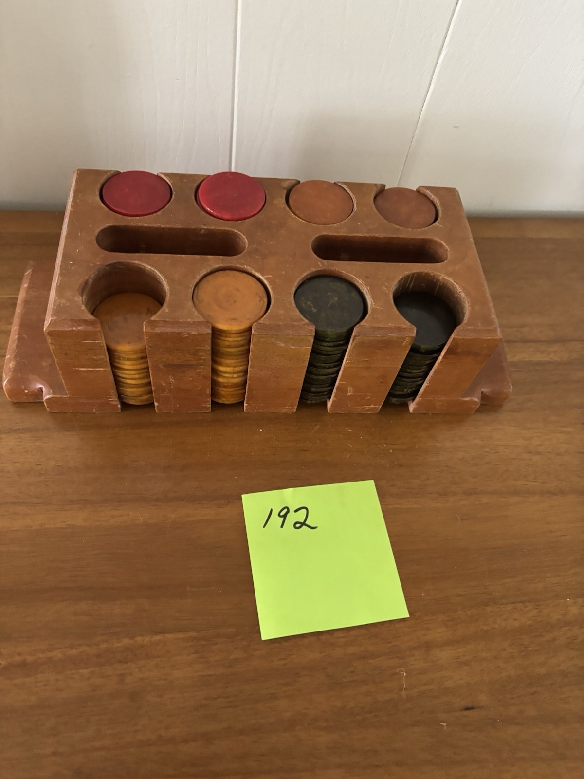 Vintage  Bakelite Poker Set Wood  Caddy 192 Chips RED GREEN AMBER
