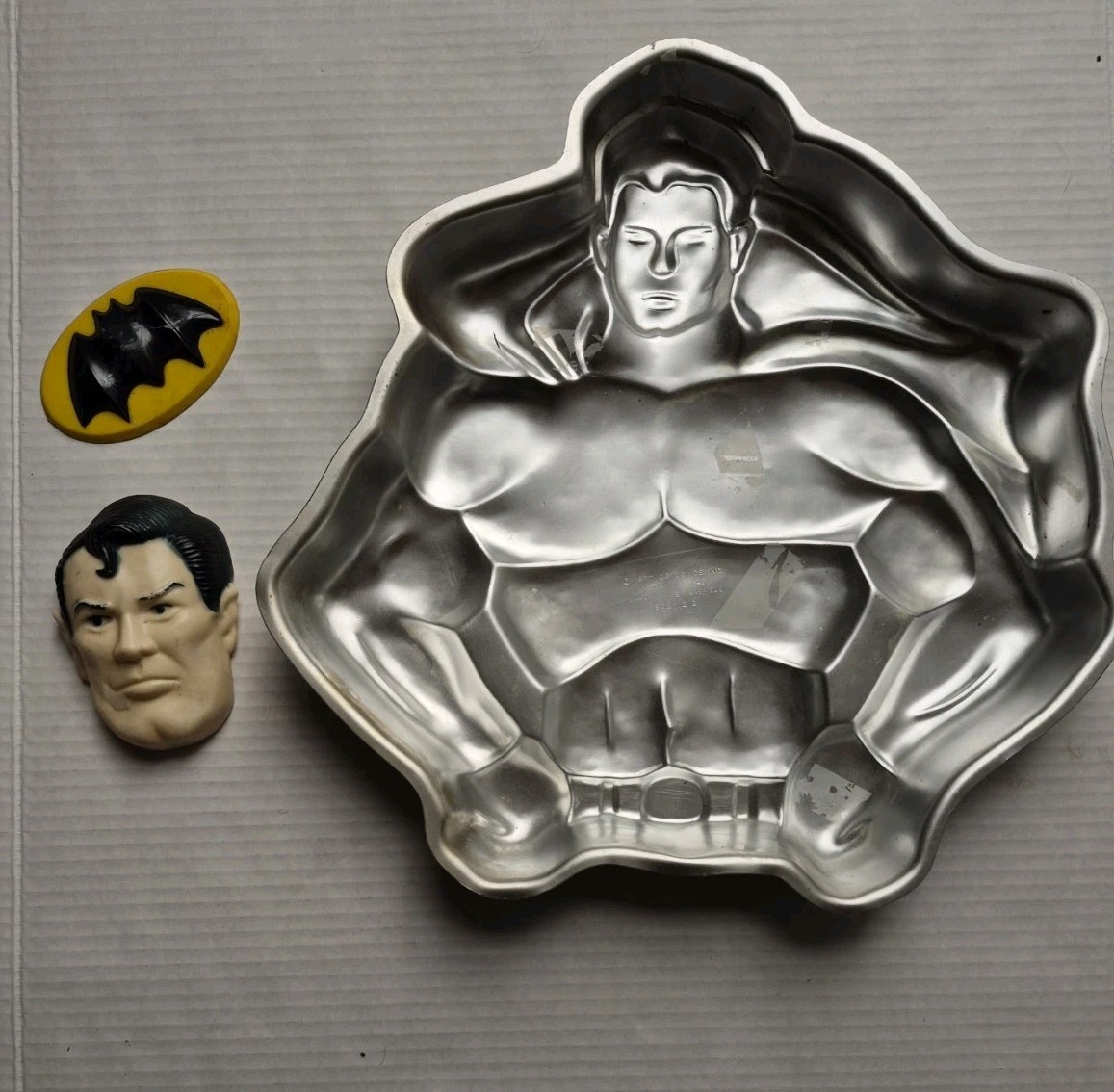 Vintage Wilton Superman Cake Pan 1977 DC Comics Aluminum Mold 502-1212 