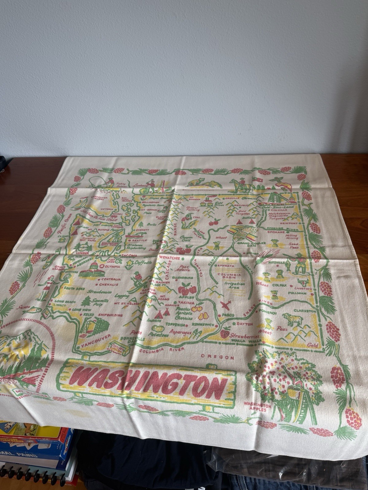 1940's-50's Vintage Washington State tablecloth 31