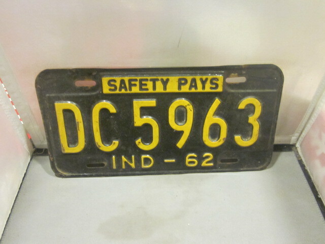 VINTAGE INDIANA LICENSE PLATE # DC 5963 1962 IND EXPIRED SAFETY PAYS