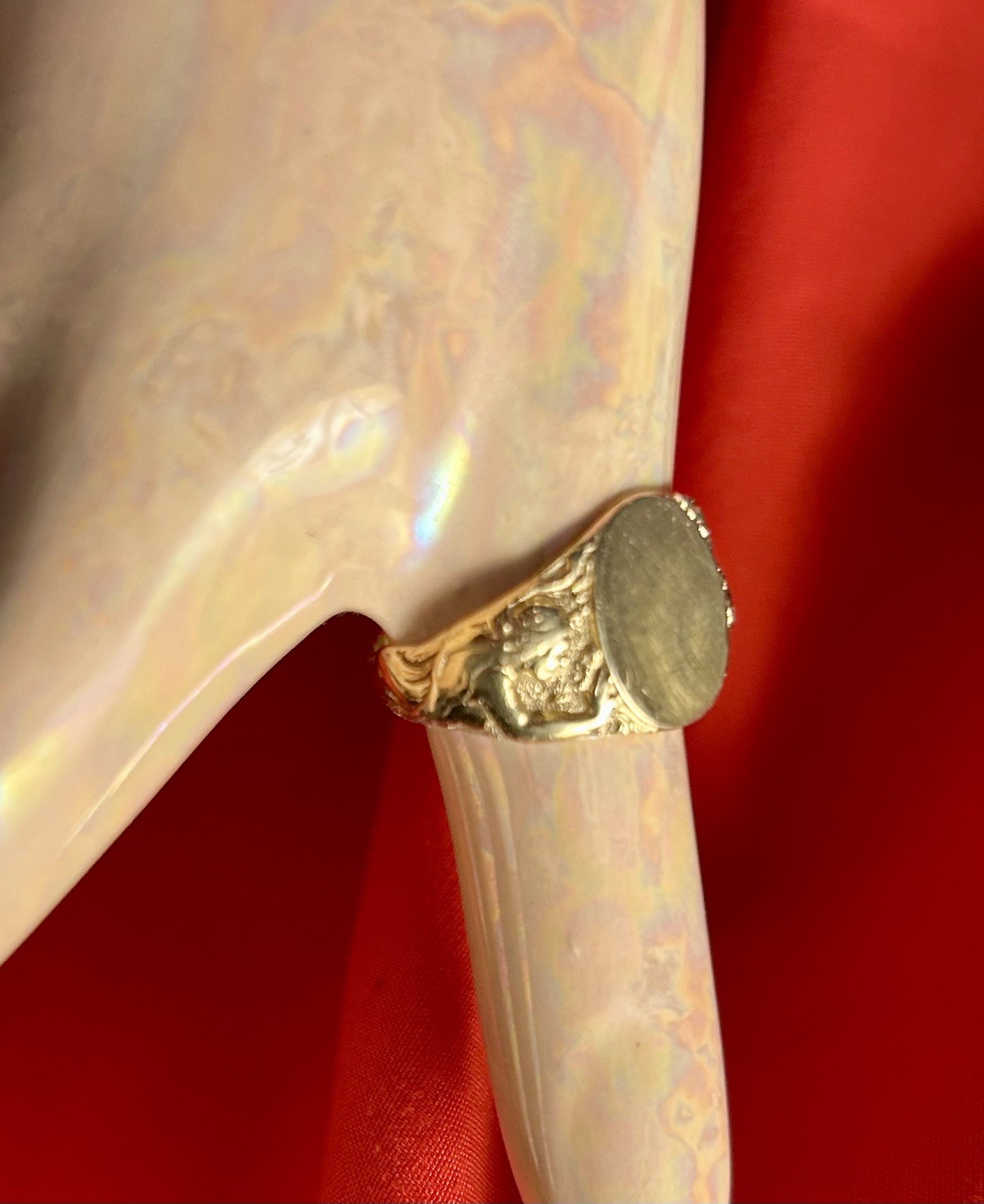 14K YELLOW GOLD UNISEX SIGNET RING Sz 10  unique HEAVY Swimming ladies etched 