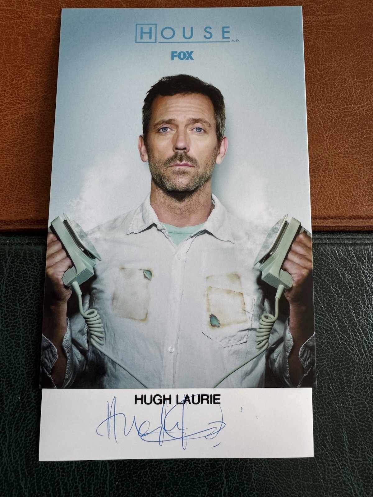 (BF4) RARE HUGH LAURIE ORIGINAL SIGNED AUTOGRAPH BRITISH TV ACTOR HOUSE