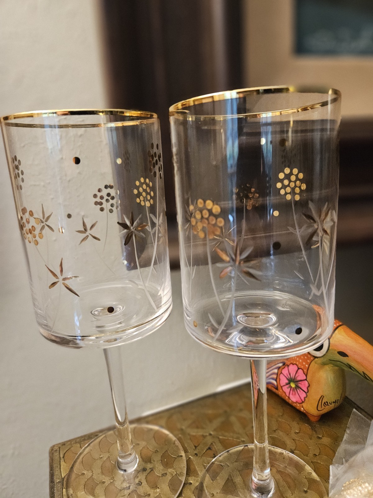 Set 2 Clear Stemmed Wine Glasses with Gold Etched Ornate Rim  Decorated holiday