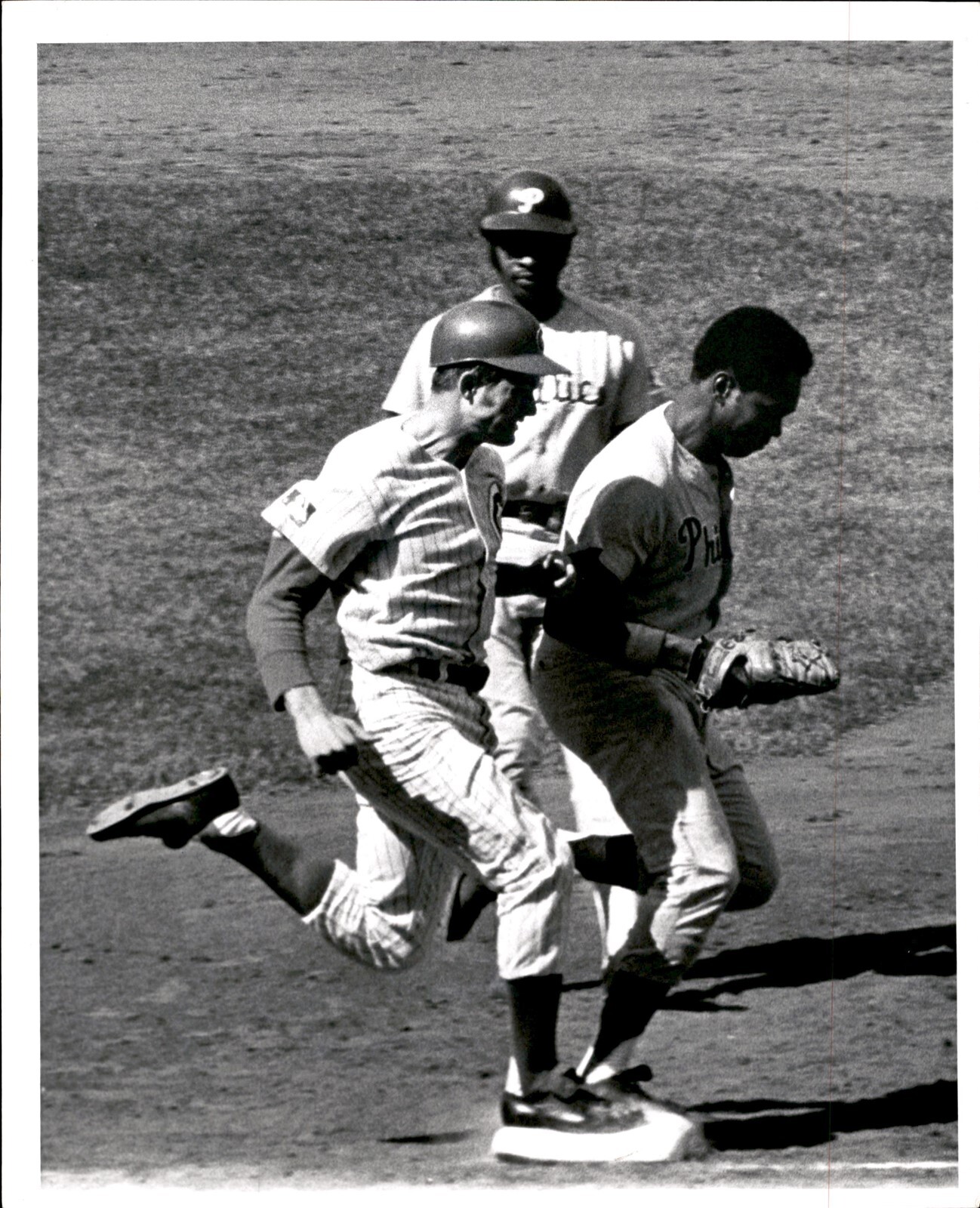 LG35 1969 Orig Photo CUBS JOE DECKER OUT @ 1ST PHILLIES PITCHER GRANT JACKSON