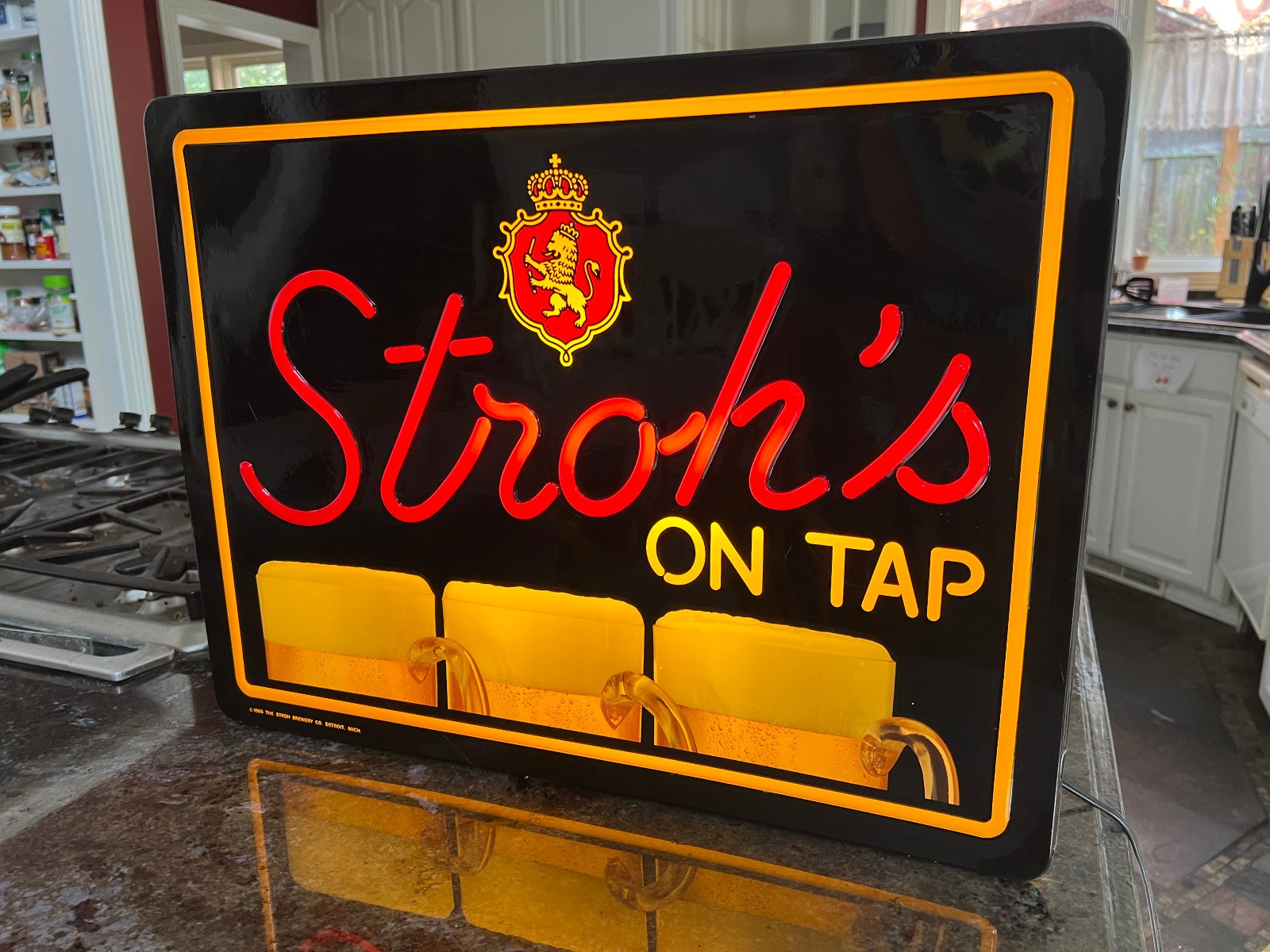Vintage 1985 Stroh’s Beer On Tap Lighted Sign 20x16 Bar Pub Detroit Works