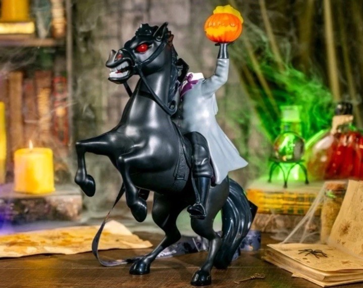 Disneyland Disney Parks 2026 Headless Horseman LU Halloween Popcorn Bucket + Map
