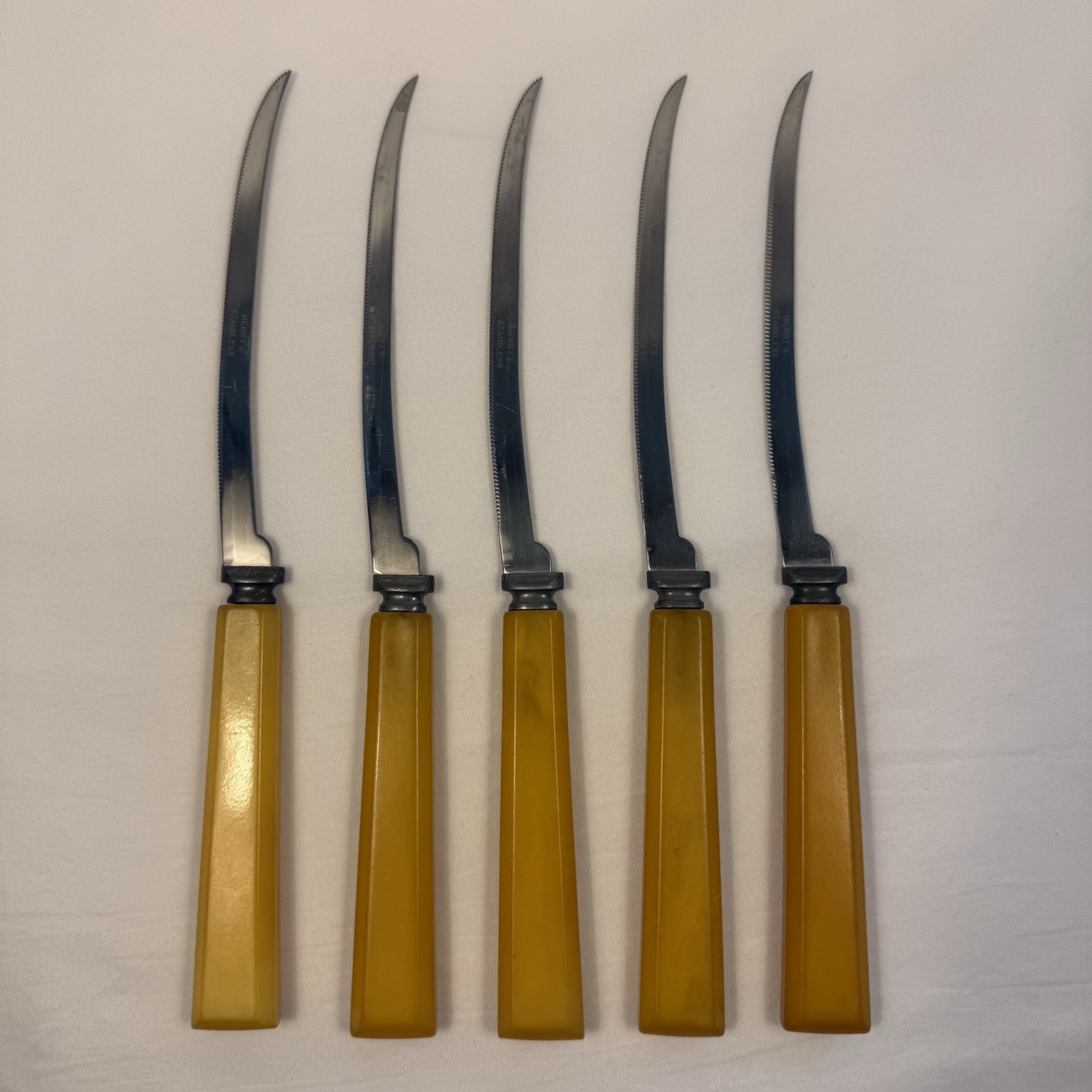 Vintage Henry’s Stainless Steel Steak Tomato Knives Set Of 5, Bakelite Handles 