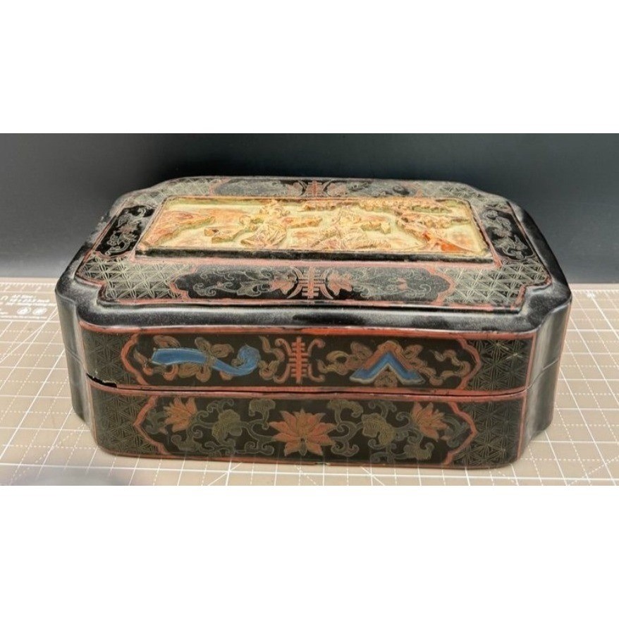 Vintage Chinese Box Lacquerware Detailed Chinese Carvings  11
