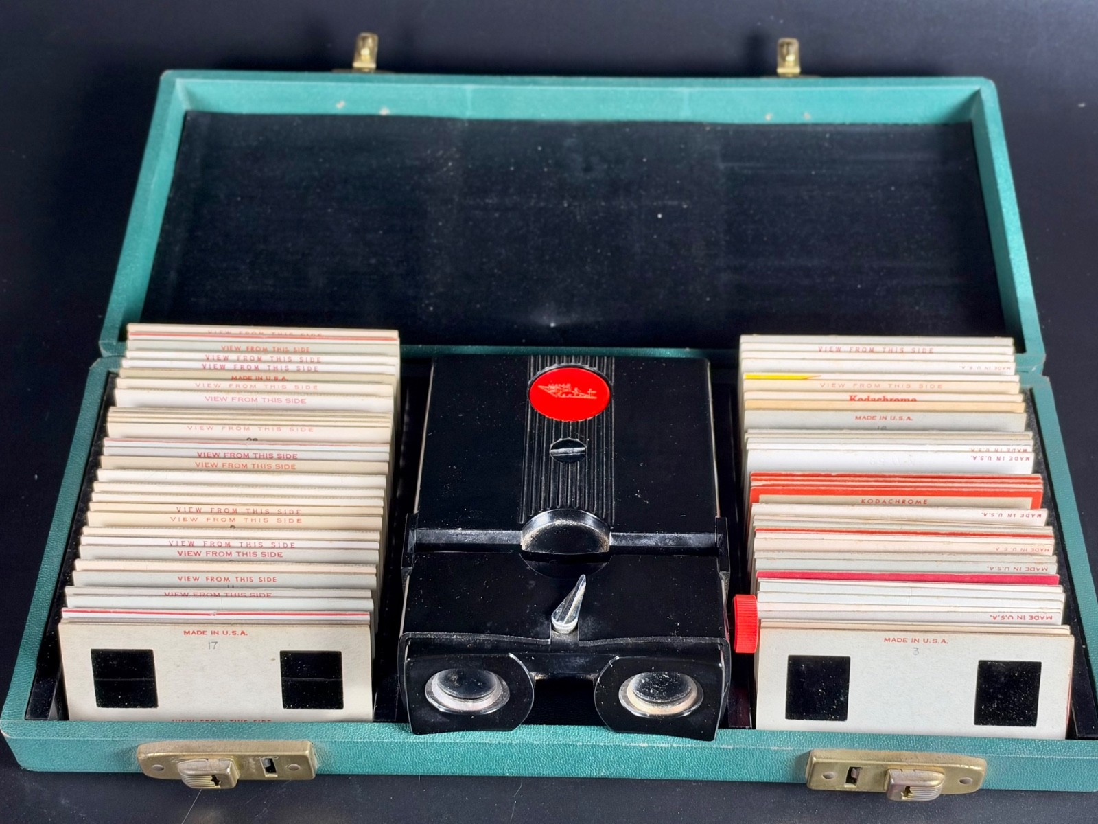 REALIST 3D slide viewer (Bakelite) with Almost 70 Slides: Original 1950s Case