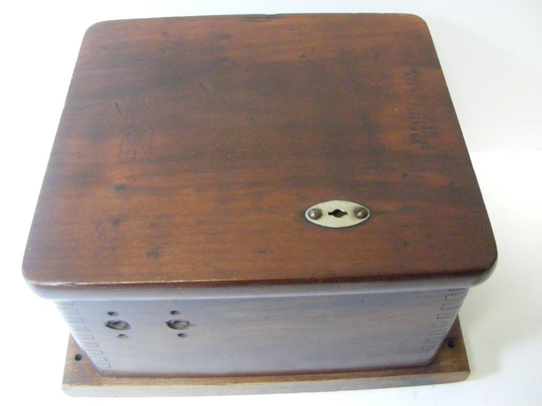 Antique Wooden NET&T Hinge Keyhole BOX NEW England Telephone & Telegraph Company