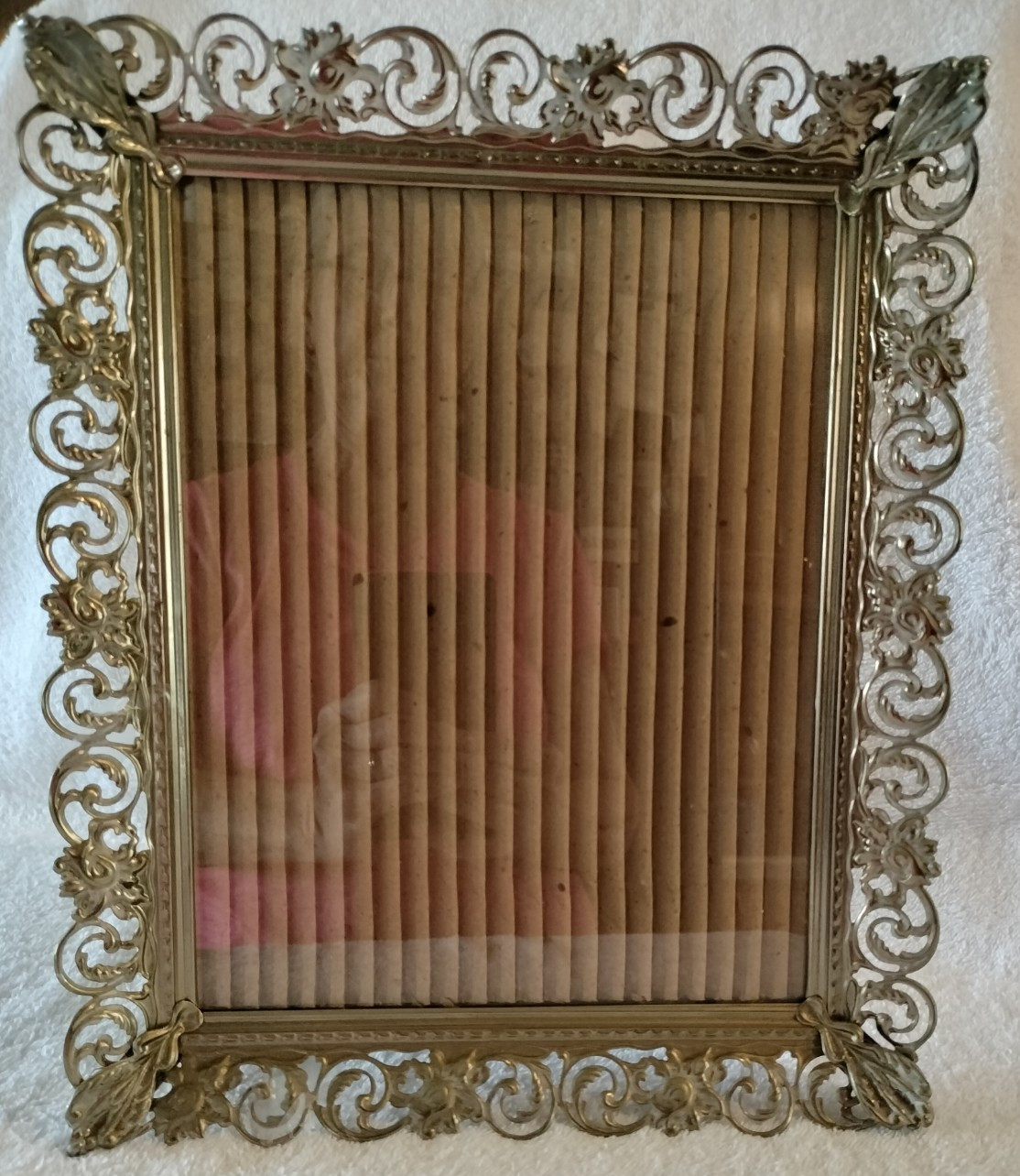 VTG MCM 1960's Ornate Open Scroll Work Picture Frame Gold With White Accent 8x10