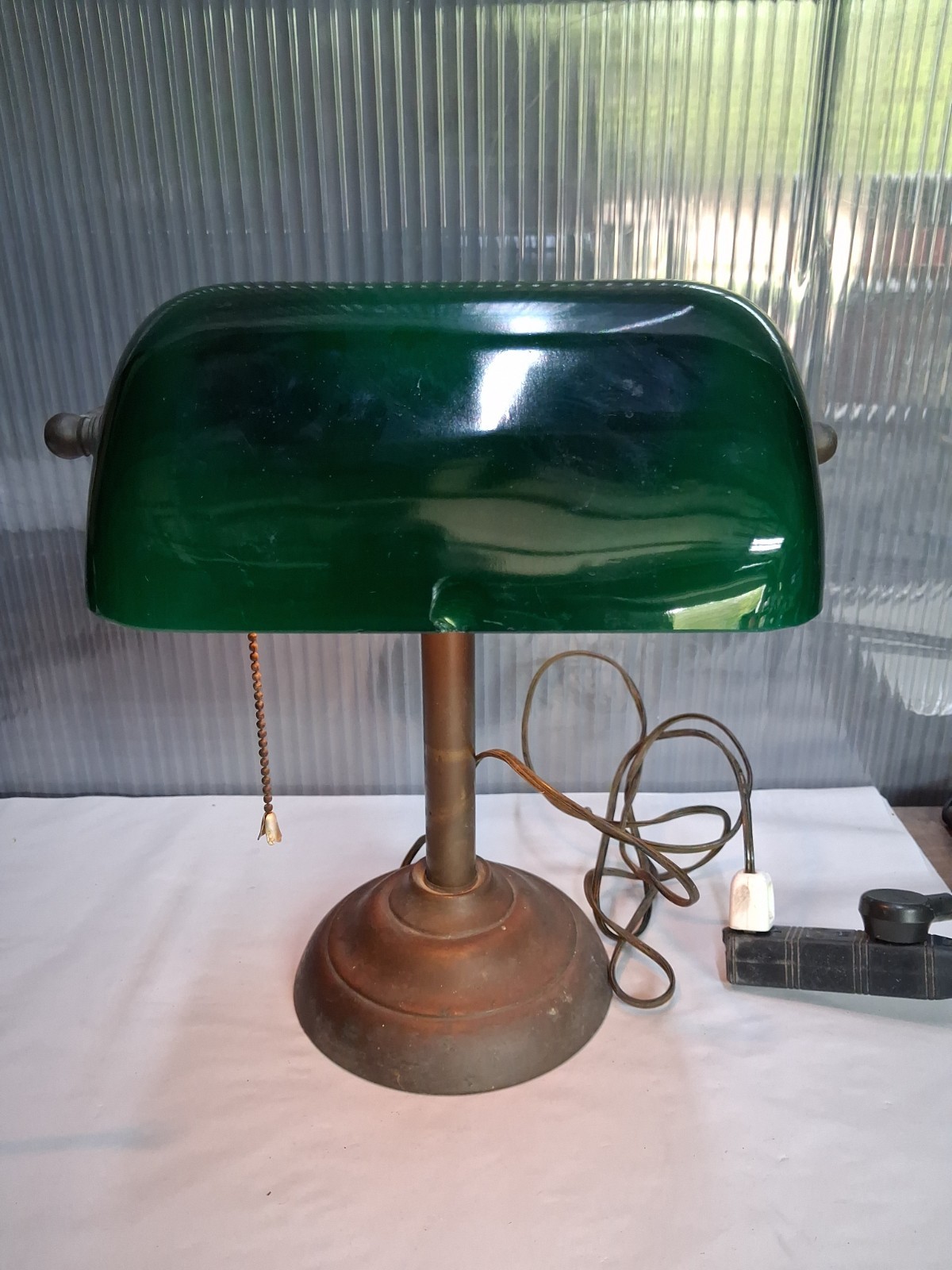 Authentic Vintage Emerald Cased Green Glass Banker\'s Desk Lamp Brass - Read