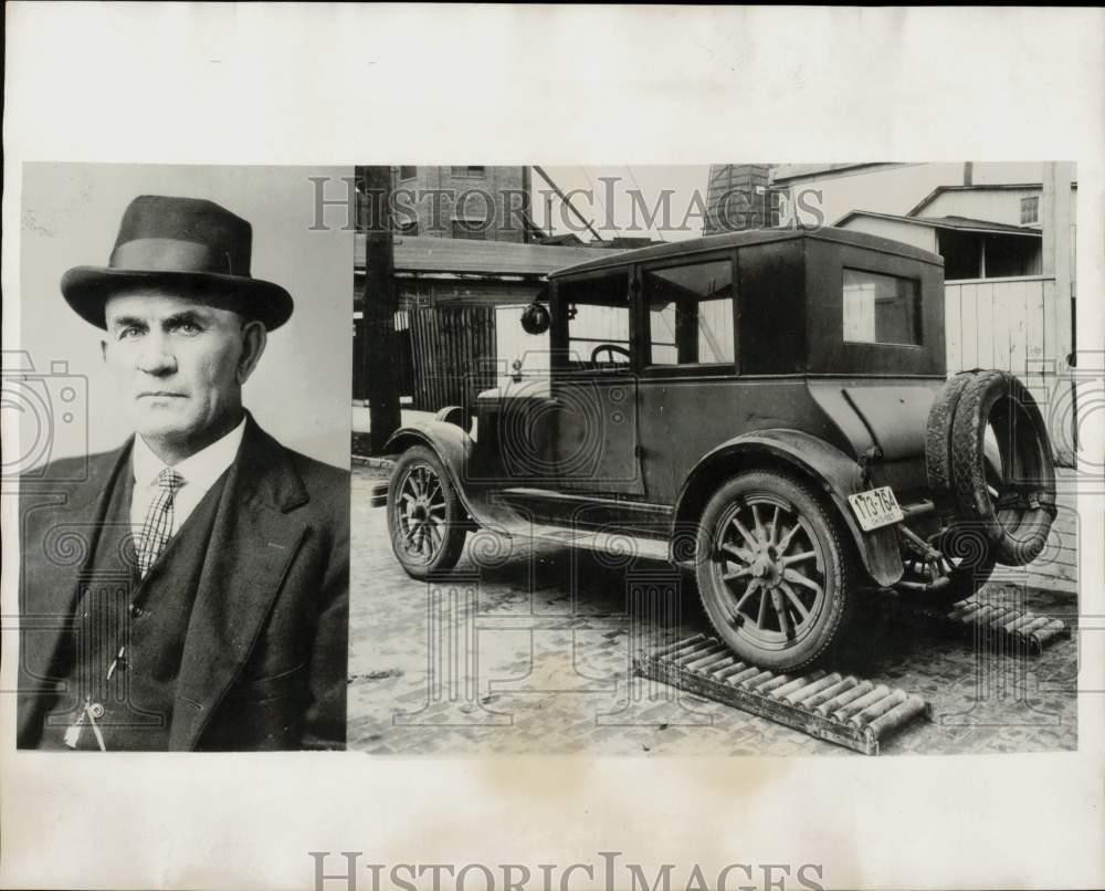 1927 Press Photo Railroad crossing roller inventor Charles Burnett in Ohio