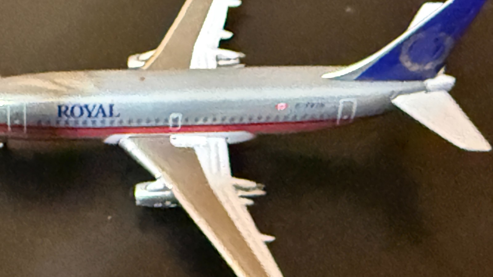 Aeroclassics Royal Airlines Boeing 737-200 Hybrid C-FRYH Diecast 1/400 Jet Model