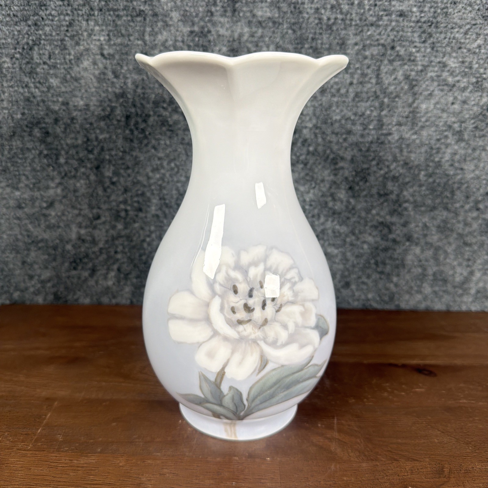 VINTAGE Royal Copenhagen porcelain vase, model number 92/2748. DENMARK