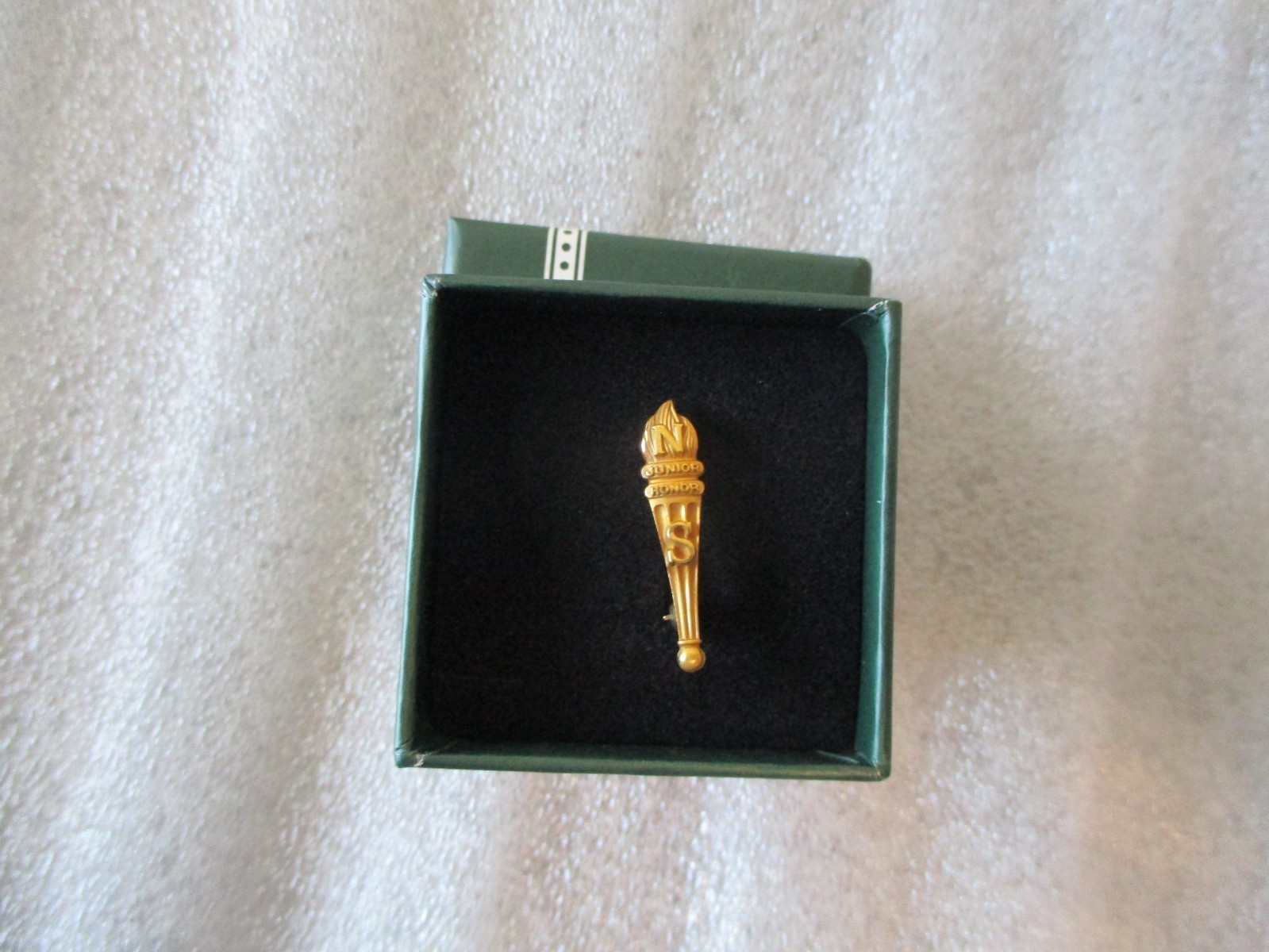 VINTAGE 10K NATIONAL JUNIOR HONOR SOCIETY TORCH LAPEL PIN - SMALL -BALFOUR-1.26g