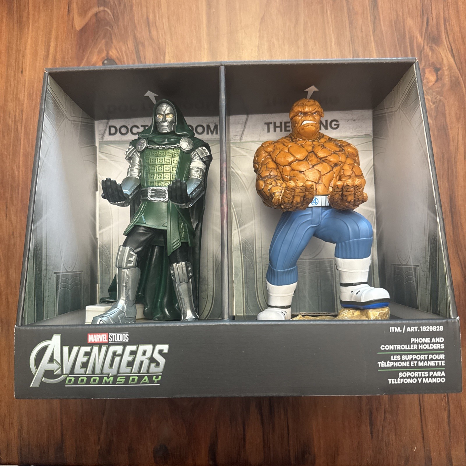 Cable Guys Marvel Avengers Doomsday Doctor Doom & The Thing Phone & Controller