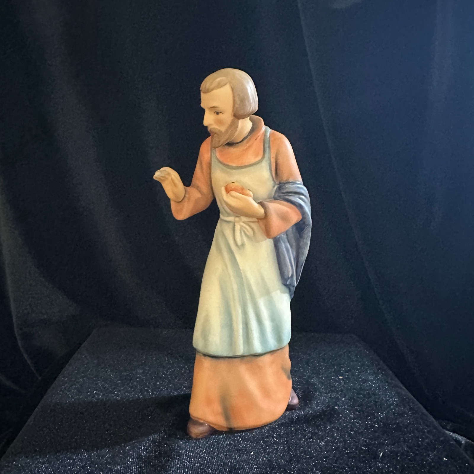 Vintage Goebel Hummel Joseph Holding Apples Nativity Figurine 7.5\