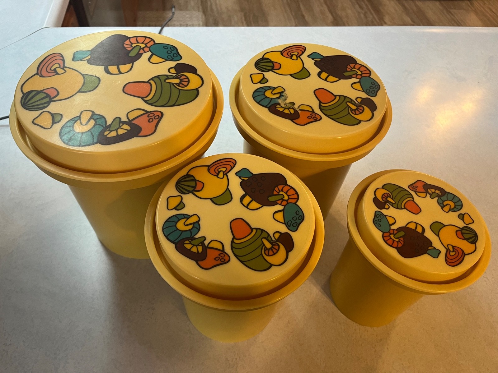 Complete set vintage 1970s rubbermaid yellow mushroom stackable canisters